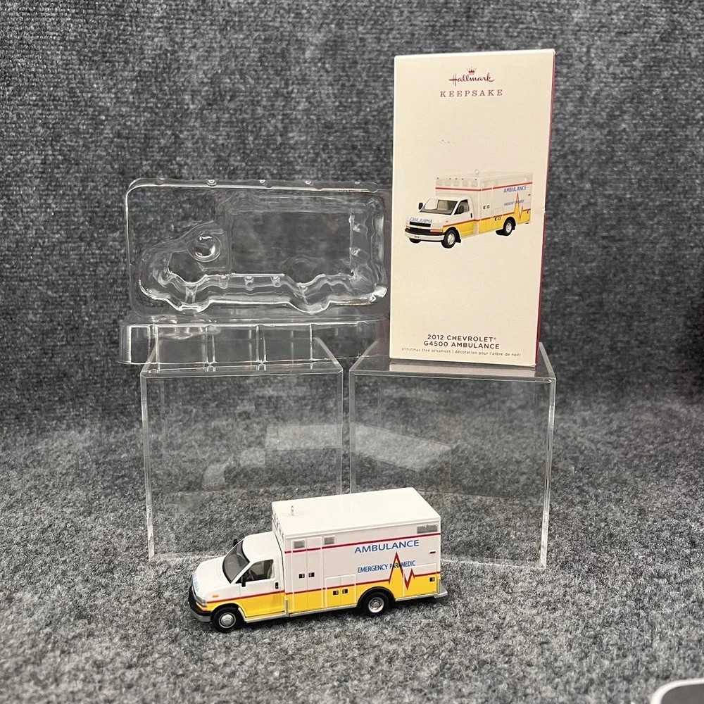 2019 Hallmark 2012 Chevrolet G4500 Ambulance EMS Paramedic Keepsake Ornament New